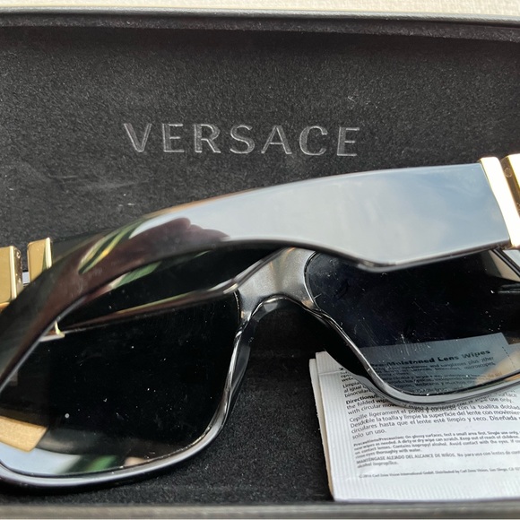 CLASSY NEW Genuine VERSACE ROCK ICONS Black Gold Greca Sunglasses VE 4296 GB1/87 - Picture 2 of 4